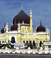 'Masjid Zahir | Zahir State Mosque | Alor Setar' by Asienreisender